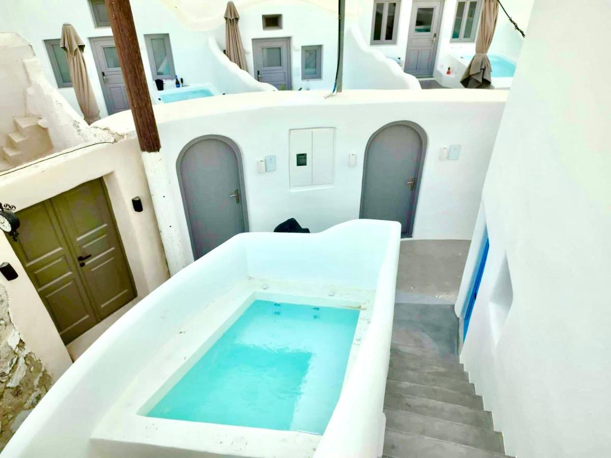Oldtown Suites Fira Exterior photo